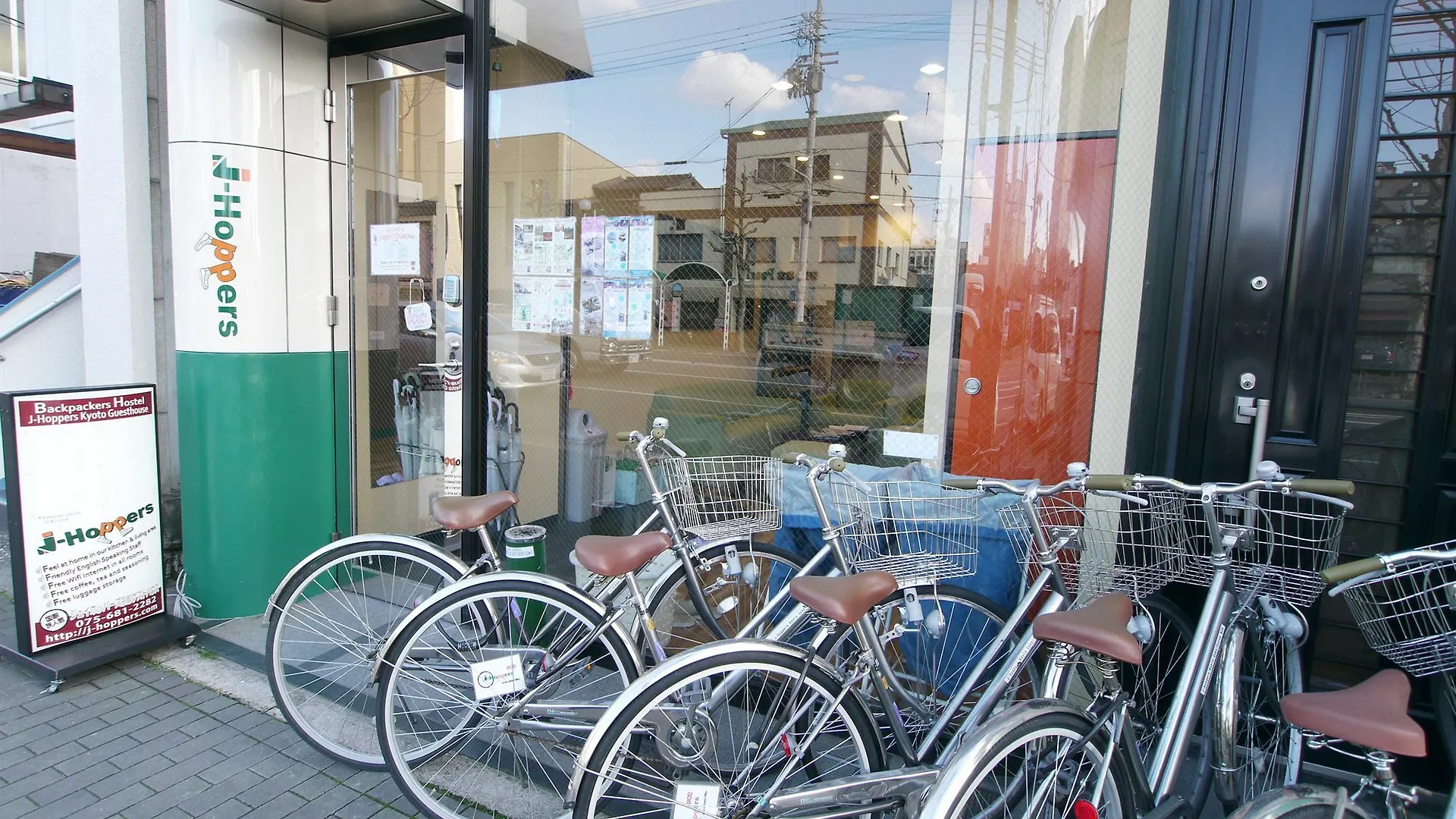 Hostel Jakie są najlepsze hotele w pobliżu lokalizacji Świątynia  Fushimi Inari? Kioto Japonia