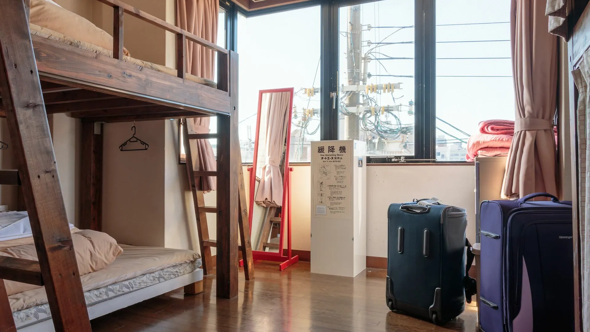 Hostel Jakie są najlepsze hotele w pobliżu lokalizacji Świątynia  Fushimi Inari? Kioto Japonia